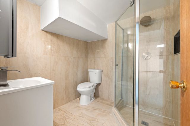 725 N 8th Avenue, Addison, IL 60101