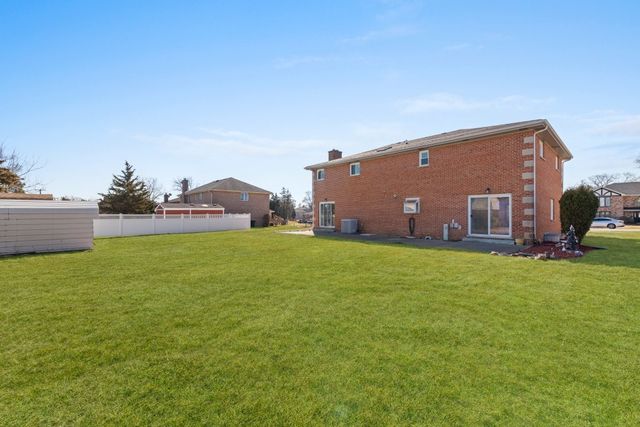 725 N 8th Avenue, Addison, IL 60101