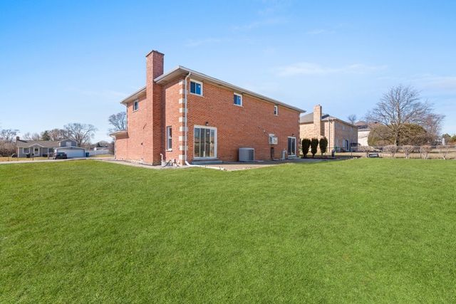 725 N 8th Avenue, Addison, IL 60101