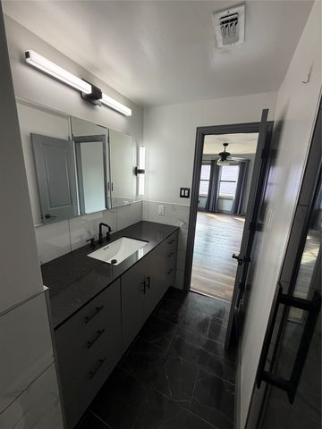 1605 S Houston Street, Kaufman, TX 75142