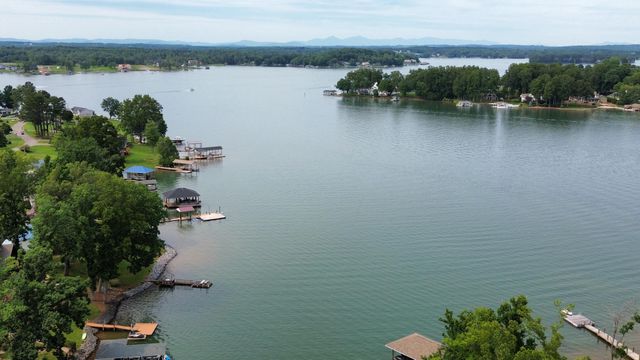 40 Big Cove DR, Penhook, VA 24137