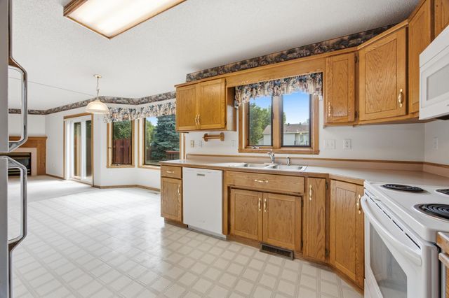 513 12th Street E, West Fargo, ND 58078