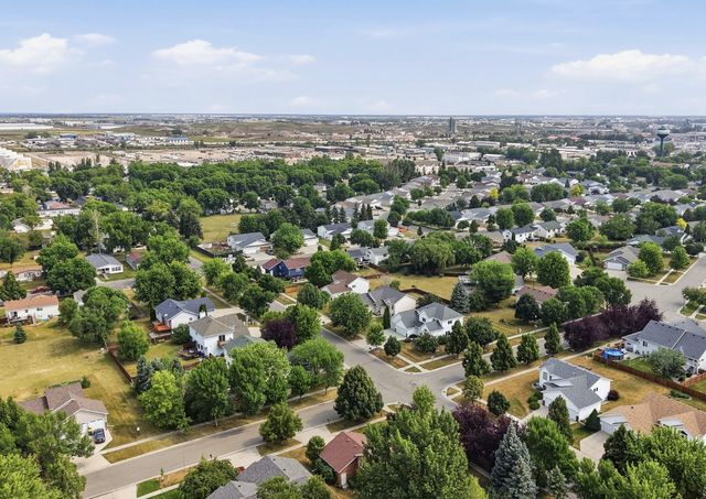513 12th Street E, West Fargo, ND 58078