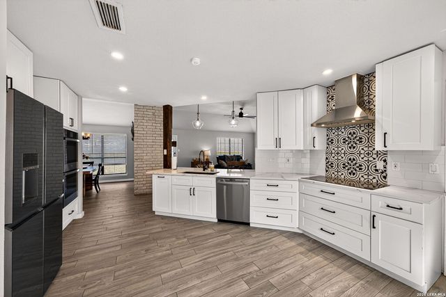 1015 Hedgestone, San Antonio, TX 78258