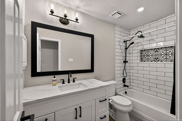 1015 Hedgestone, San Antonio, TX 78258