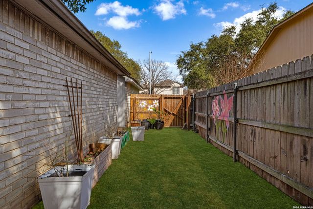 1015 Hedgestone, San Antonio, TX 78258