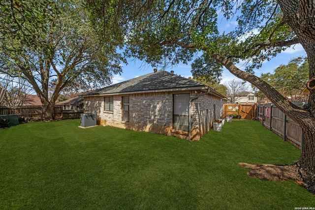 1015 Hedgestone, San Antonio, TX 78258