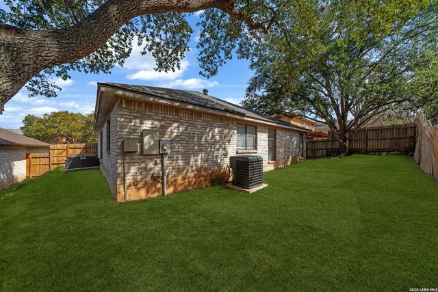 1015 Hedgestone, San Antonio, TX 78258