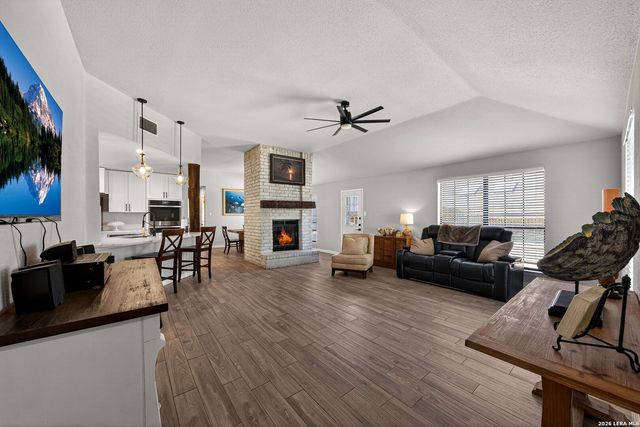 1015 Hedgestone, San Antonio, TX 78258