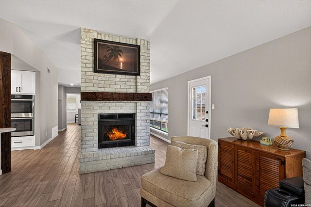 1015 Hedgestone, San Antonio, TX 78258