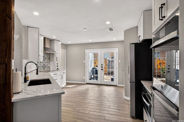 1015 Hedgestone, San Antonio, TX 78258