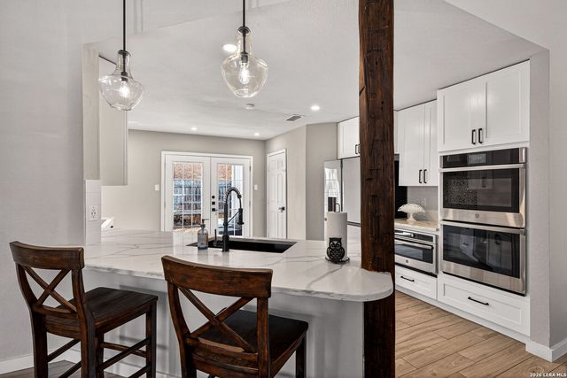 1015 Hedgestone, San Antonio, TX 78258