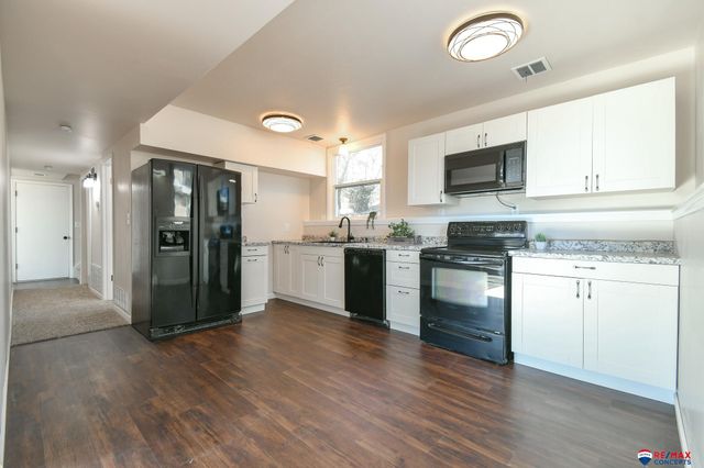 8072 Grand Avenue, Omaha, NE 68134