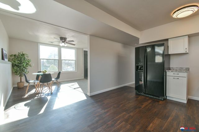 8072 Grand Avenue, Omaha, NE 68134