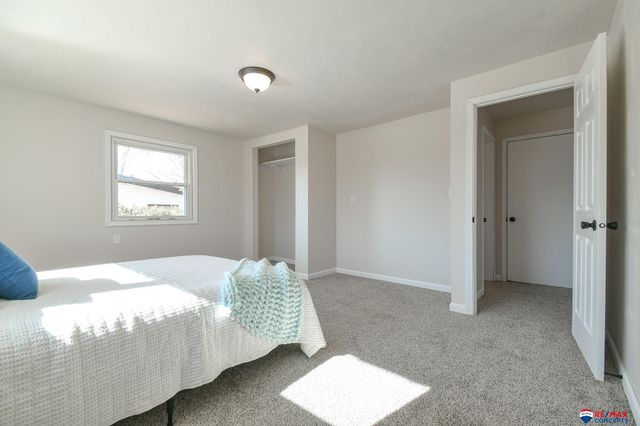 8072 Grand Avenue, Omaha, NE 68134