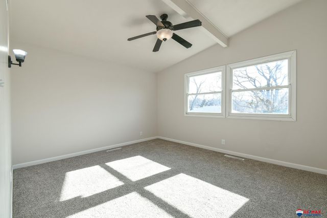 8072 Grand Avenue, Omaha, NE 68134