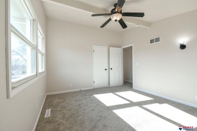 8072 Grand Avenue, Omaha, NE 68134