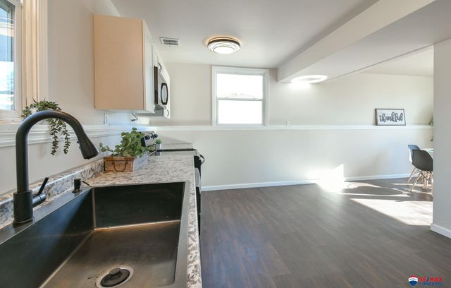 8072 Grand Avenue, Omaha, NE 68134