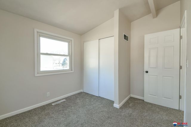 8072 Grand Avenue, Omaha, NE 68134