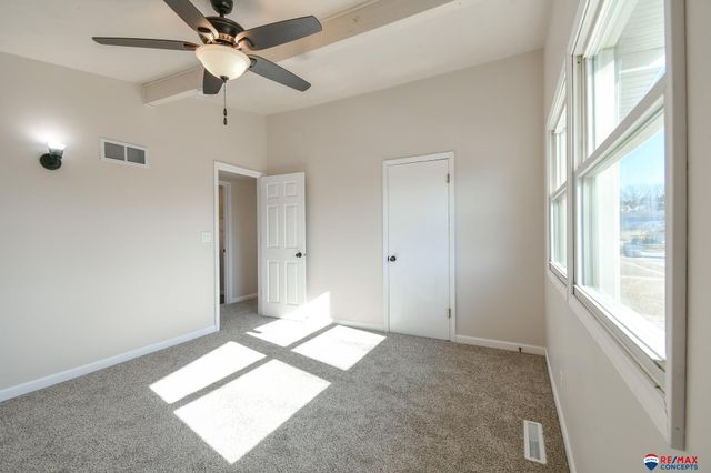 8072 Grand Avenue, Omaha, NE 68134