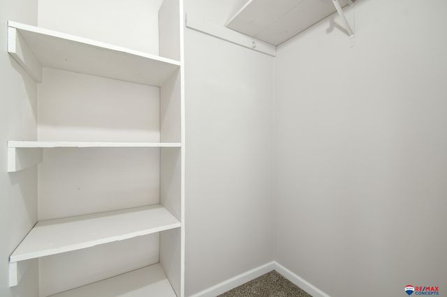 8072 Grand Avenue, Omaha, NE 68134