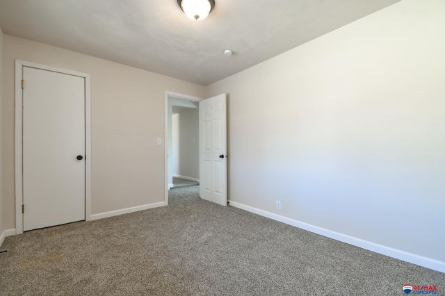 8072 Grand Avenue, Omaha, NE 68134