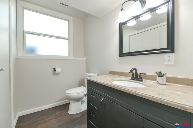 8072 Grand Avenue, Omaha, NE 68134