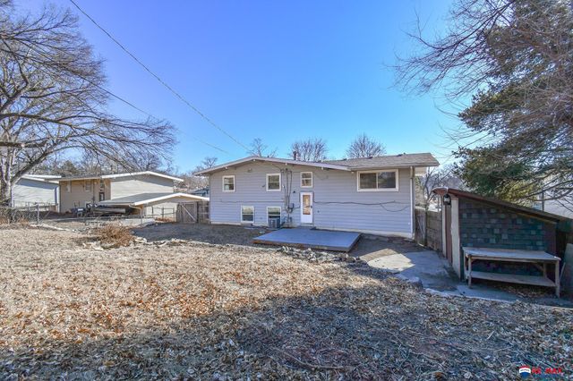 8072 Grand Avenue, Omaha, NE 68134