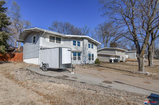 8072 Grand Avenue, Omaha, NE 68134