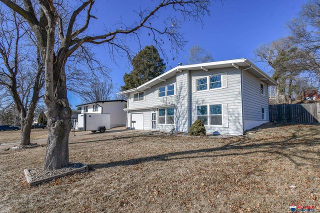 8072 Grand Avenue, Omaha, NE 68134