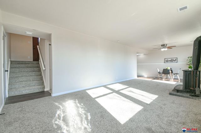 8072 Grand Avenue, Omaha, NE 68134