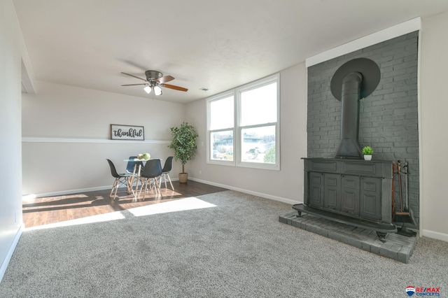 8072 Grand Avenue, Omaha, NE 68134