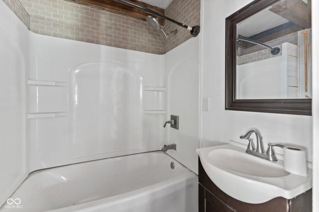 1737 E 72nd Street, Indianapolis, IN 46240