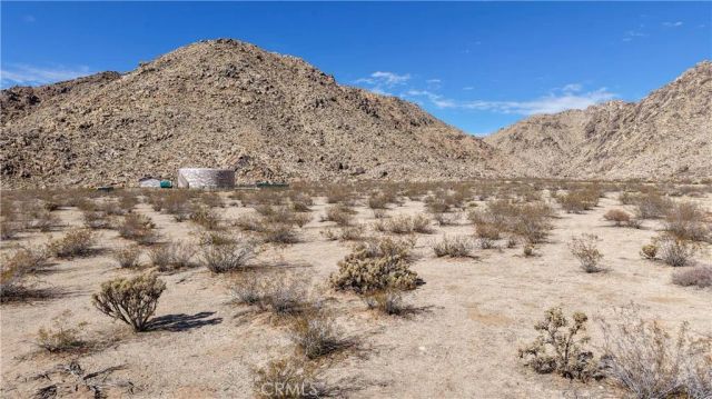 23545 Valley Crest, Apple Valley, CA 92307