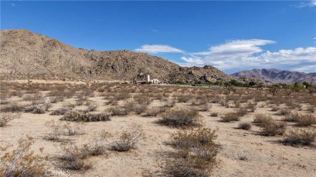 23545 Valley Crest, Apple Valley, CA 92307