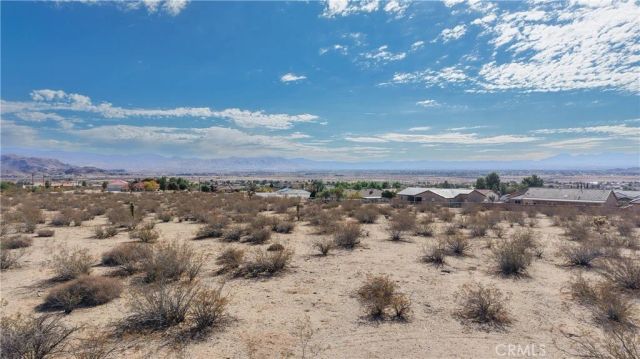 23545 Valley Crest, Apple Valley, CA 92307