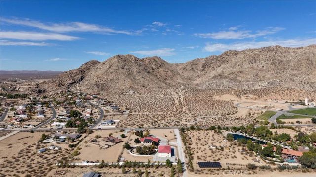 23545 Valley Crest, Apple Valley, CA 92307