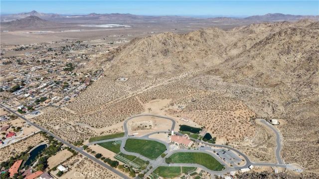 23545 Valley Crest, Apple Valley, CA 92307
