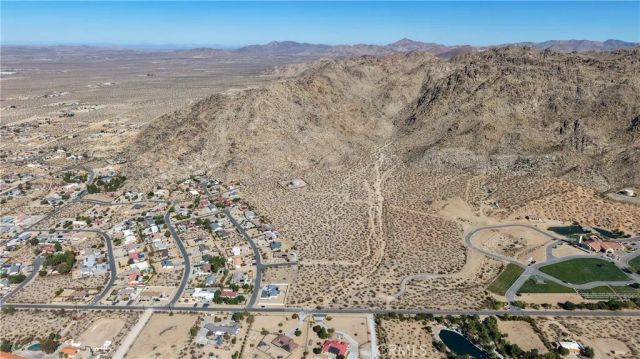 23545 Valley Crest, Apple Valley, CA 92307