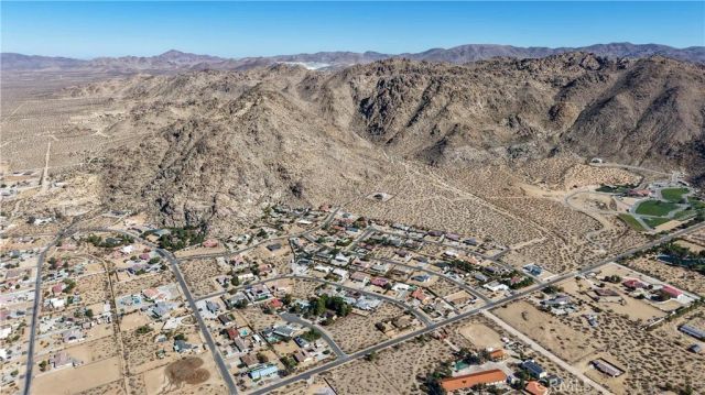 23545 Valley Crest, Apple Valley, CA 92307