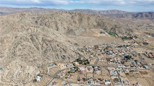 23545 Valley Crest, Apple Valley, CA 92307