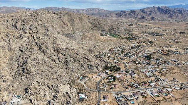23545 Valley Crest, Apple Valley, CA 92307