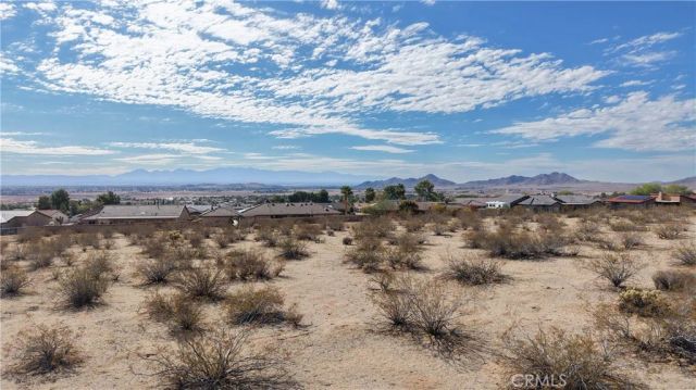 23545 Valley Crest, Apple Valley, CA 92307