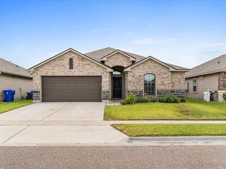 7717 Pruet Dr, Corpus Christi, TX 78414