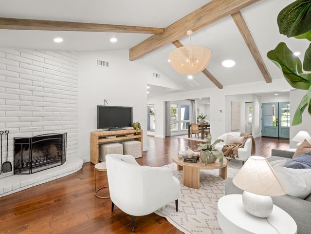 3213 W La Costa Avenue, Fresno, CA 93711