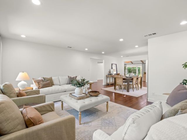 3213 W La Costa Avenue, Fresno, CA 93711