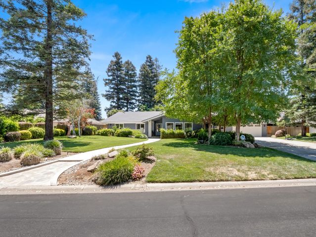 3213 W La Costa Avenue, Fresno, CA 93711