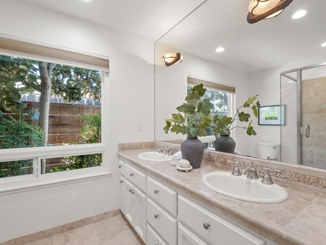 3213 W La Costa Avenue, Fresno, CA 93711