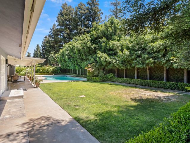 3213 W La Costa Avenue, Fresno, CA 93711