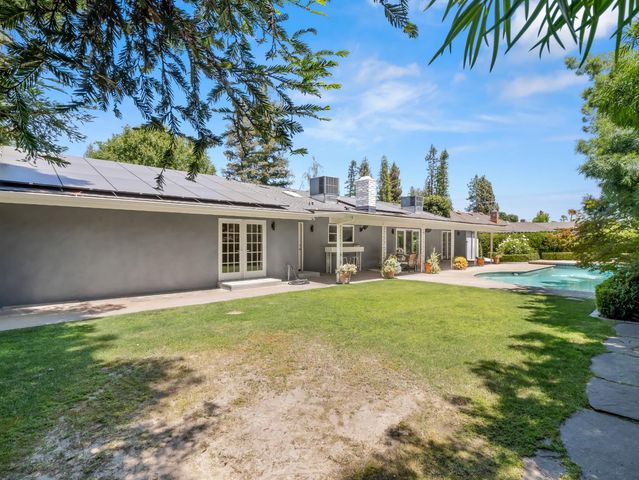 3213 W La Costa Avenue, Fresno, CA 93711